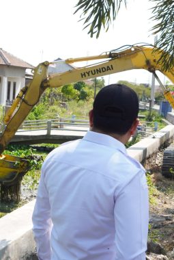 Sidak Sungai Gedangrowo, Bupati Subandi Perintahkan 5 Alat Berat Turun