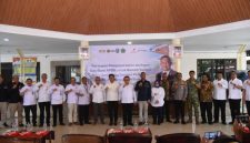 Bupati Subandi saat mendampingi Kepala Staf Kepresidenan (KSP) Jenderal TNI (Purn) Prof Dr Dudung Abdurachman dalam peresmian pengoperasian jargas di Desa Kalipecabean, Kecamatan Candi, Sidoarjo, Jumat (18/9/2026).