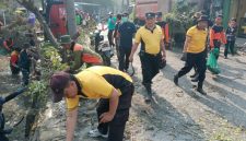 Polsek Tulangan bersama Forkopimka, pelajar, dan relawan Yayasan Sungai Watch menggelar aksi bersih sungai di Desa Grabagan, Kecamatan Tulangan, Kabupaten Sidoarjo, Jumat (18/9/2026).