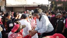 Ribuan warga mengikuti Gebyar Jalan Sehat di Desa Pabean, Kecamatan Sedati, Kabupaten Sidoarjo, Minggu (6/9/2026).