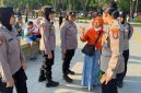 Polisi Wanita (Polwan) Polresta Sidoarjo menggelar patroli dan pengamanan Car Free Day (CFD) di kawasan Alun-Alun Sidoarjo, Minggu (13/9/2026).