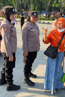 Polwan Polresta Sidoarjo Amankan CFD di Alun-Alun, Warga Beraktivitas dengan Nyaman