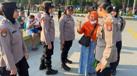 Polisi Wanita (Polwan) Polresta Sidoarjo menggelar patroli dan pengamanan Car Free Day (CFD) di kawasan Alun-Alun Sidoarjo, Minggu (13/9/2026).