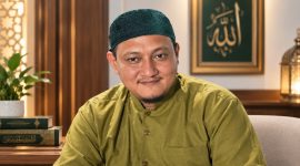 KH Hasyim Nasir atau yang akrab disapa Lora Hasyim. yang merupakan dzurriyah atau keturunan Syaikhona Muhammad Kholil Bangkalan.