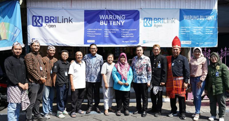 PT Bank Rakyat Indonesia (Persero) Tbk atau BRI Kantor Cabang Surabaya Kusuma Bangsa bersama Agen BRILink melaksanakan kegiatan apresiasi kepada pelanggan.
