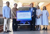 PT Bank Rakyat Indonesia (Persero) Tbk melalui BRI Region 12 Surabaya menyerahkan satu unit mobil ambulans kepada Rumah Sakit Katolik St. Vincentius A Paulo (RKZ) Surabaya.