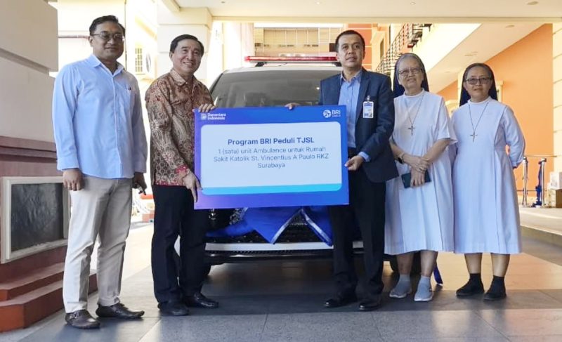 PT Bank Rakyat Indonesia (Persero) Tbk melalui BRI Region 12 Surabaya menyerahkan satu unit mobil ambulans kepada Rumah Sakit Katolik St. Vincentius A Paulo (RKZ) Surabaya.