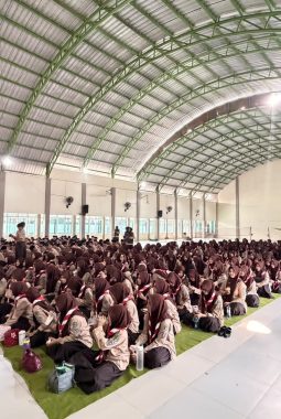 Cegah Kenakalan Remaja, Polresta Sidoarjo Edukasi Siswa MTs Hasanuddin Gedangan