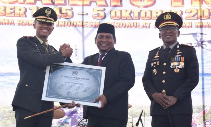 Pemkab Sidoarjo memperkuat sinergi dengan TNI dan masyarakat dalam momentum HUT ke-81 TNI untuk mendukung pembangunan daerah yang inklusif dan berkelanjutan.