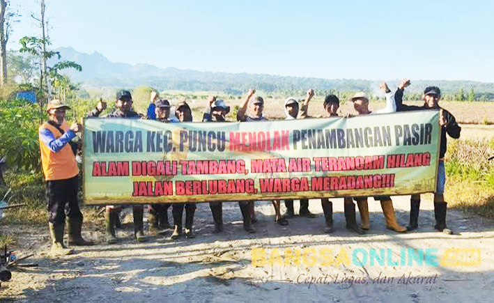 Masyarakat menolak keras rencana kembalinya aktivitas pertambangan sirtu oleh PT Epas di Desa Puncu dan Desa Satak, Kab Kediri.