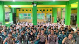 Sat Binmas Polresta Sidoarjo memberikan edukasi kepada pelajar MA Nurul Huda, Kalanganyar, Sedati, Sidoarjo, Kamis (8/10/2026).